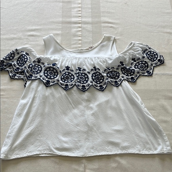 SO Shoulder Tank Top White and Navy Embroidered Detailing Size Large - Picture 4 of 9